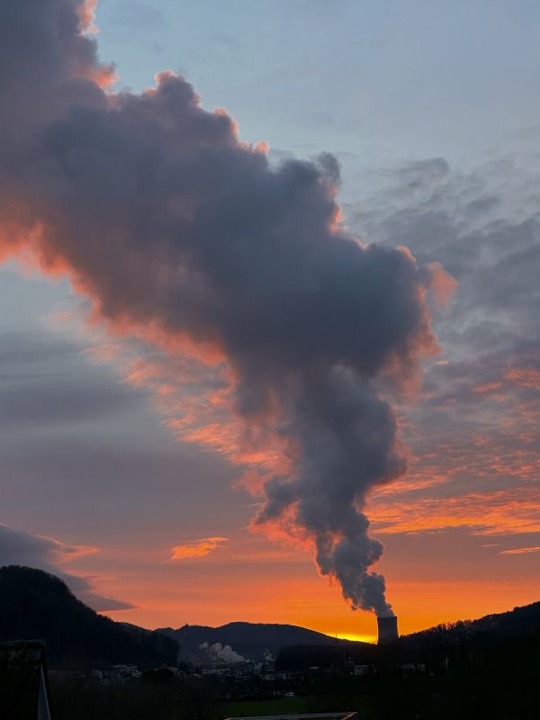 Die Wolke des AKV Gösgen bei Sonnenuntergang