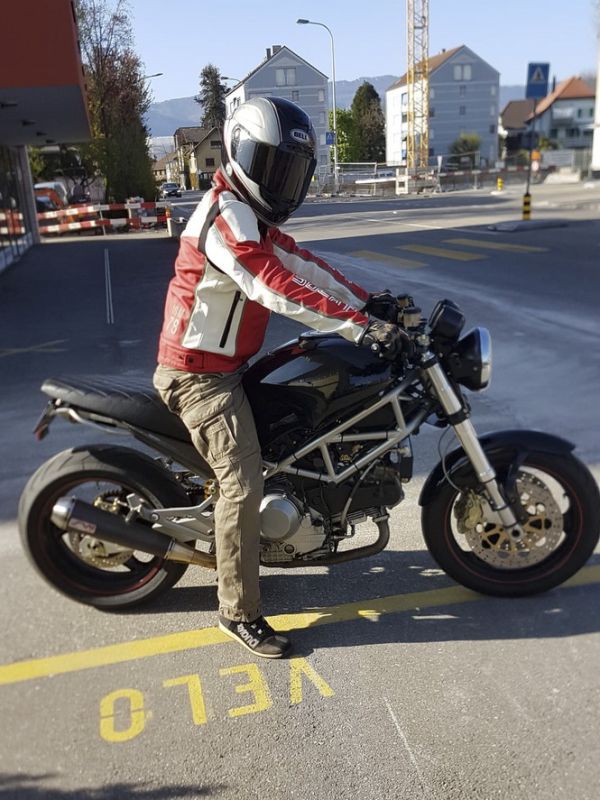 Tobias auf seinem Motorrad