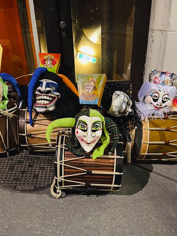 Trommeln und Masken von der Fasnacht