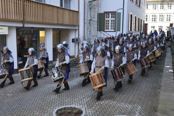 Guggenmusik mit Trommeln an der Fasnacht