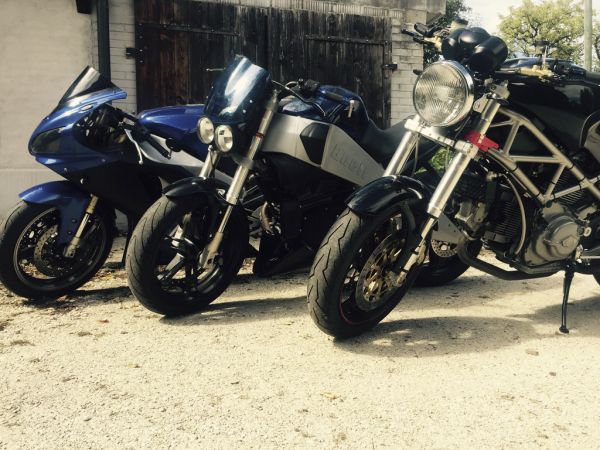 Drei Motorräder 
